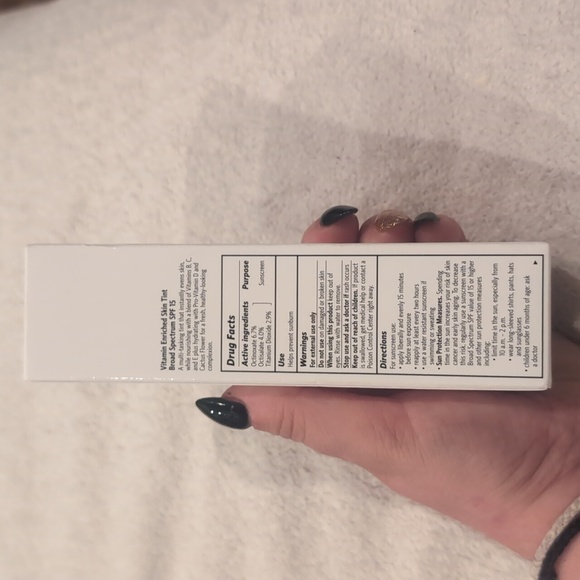 Bobbi Brown Vitamin Enriched Skin Tint in the Shade Light 3 - Picture 6 of 7